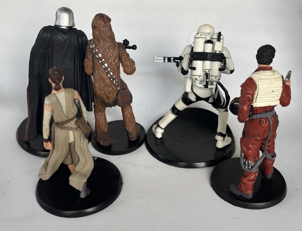 Lote de 5 bonecos de ação Star Wars Disney PVC enfeites de bolo com caixa de lata - Imagem 2 de 4