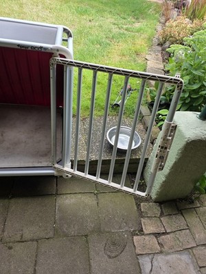 4pets Dogbox Eco-4 Auto-Transportbox Größe S Kunststoff/Metall Grau/Rot