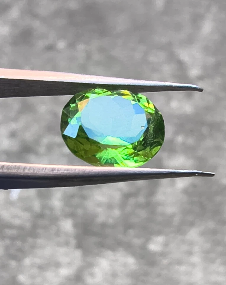 1.9 CTS Faceted Peridot, Beautiful Green Color - Image 4 of 4