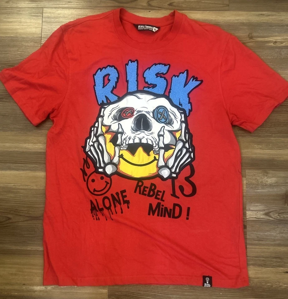 CAMISETA 3D Para Hombre XL Calavera Roja Solo Riesgo Gráfico Texturizado Mentes Rebeldes Bordado Foto 2 de 4