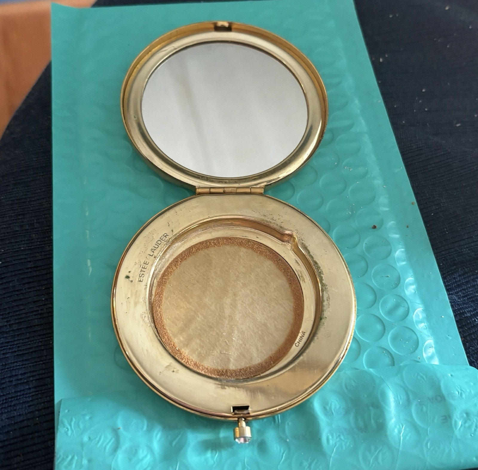 ESTEE LAUDER GOLDEN LEO LION LADIES POWDER COMPACT MATTE GOLD RHINESTONE JEWELS