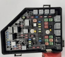 2013-2014 Chevrolet Traverse Engine Compartment Fuse Box Assembly Oem