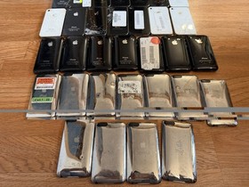 Lot of  32 iPhone 3G/3GS 4 4s Ipod Touch 2nd Cracked For Parts Repair 8gb 16gb