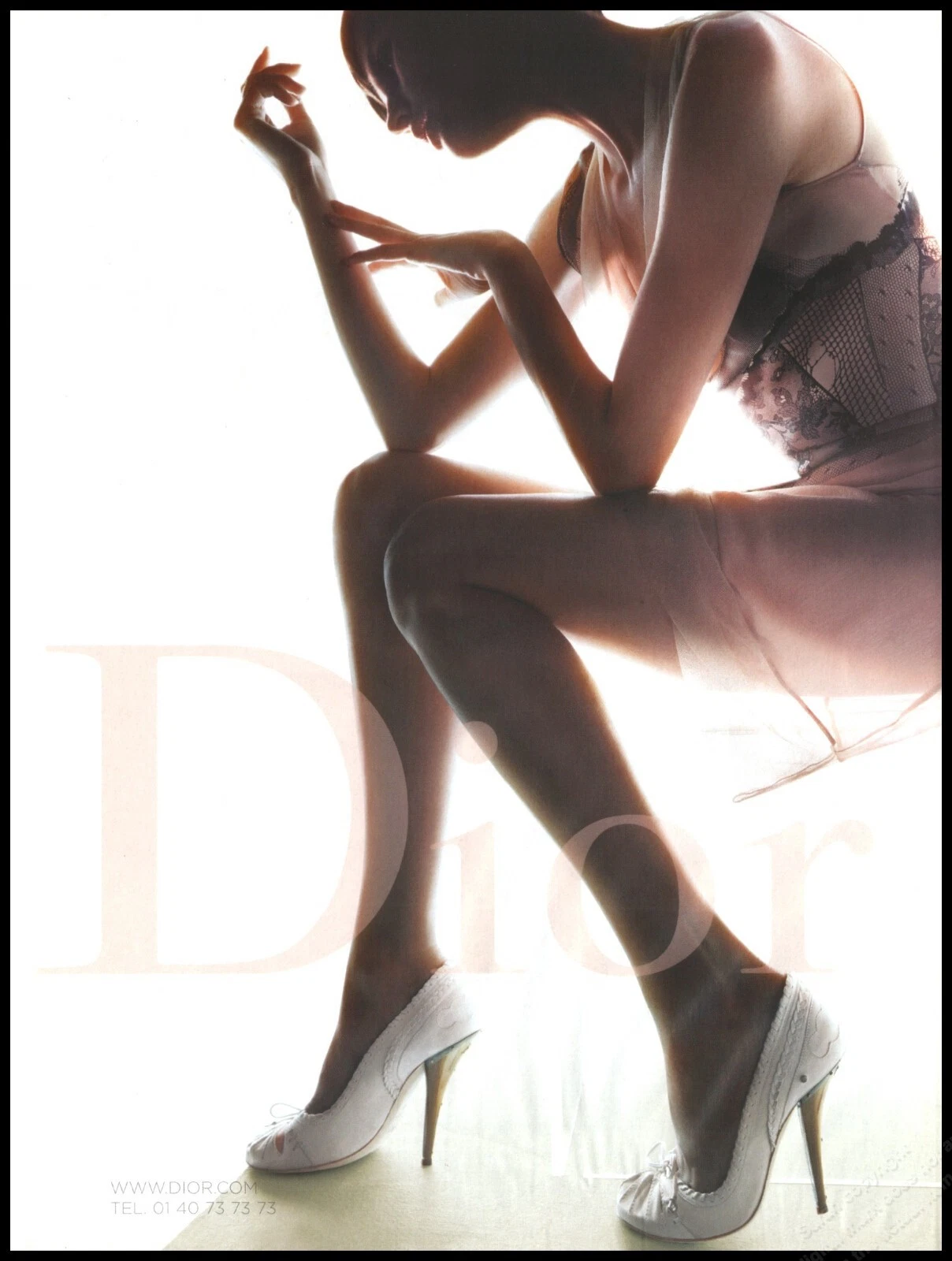 Talons hauts Dior nu magazine imprimé publicité femme mode jambes longues chaussures 2006 2pg