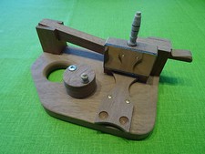 Katarka z drewna mahoniowego, ręcznie robiona