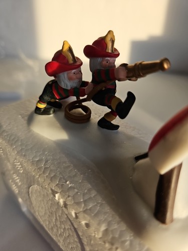 Dept.56 North Pile Series Rescue Ready #56804 Village Accessories - Picture 6 of 6