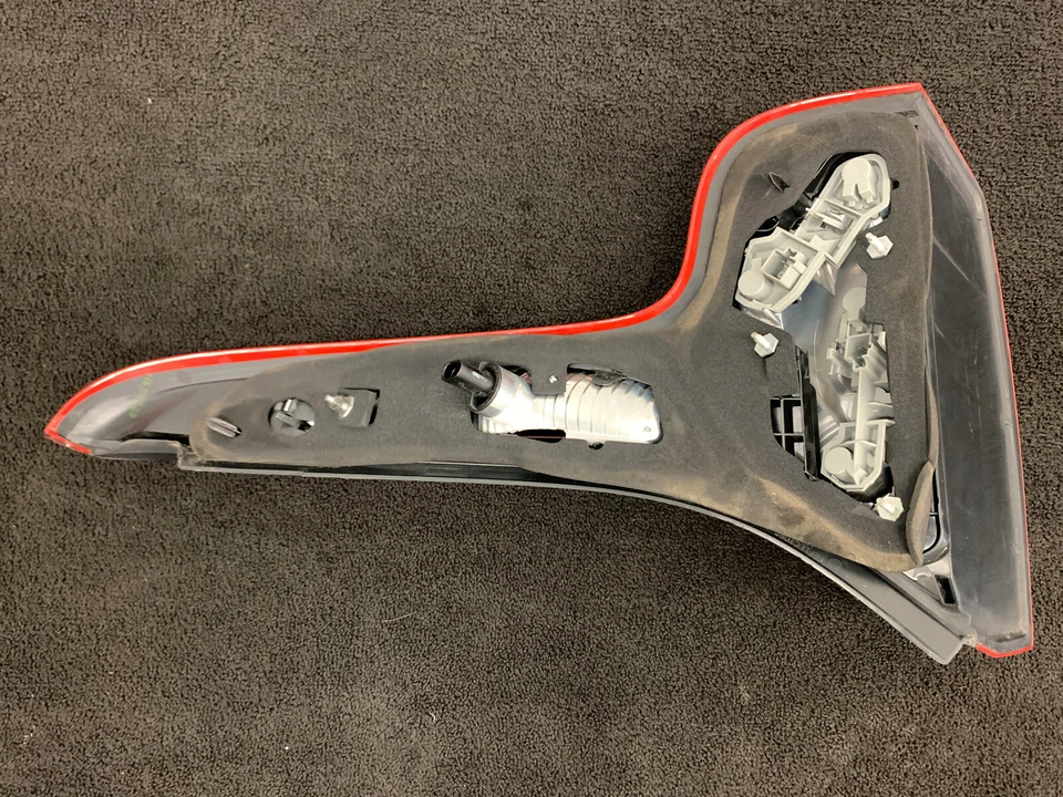 08-13 Conjunto de lámpara trasera izquierda lado conductor Volvo C30 31213915 Foto 2 de 3