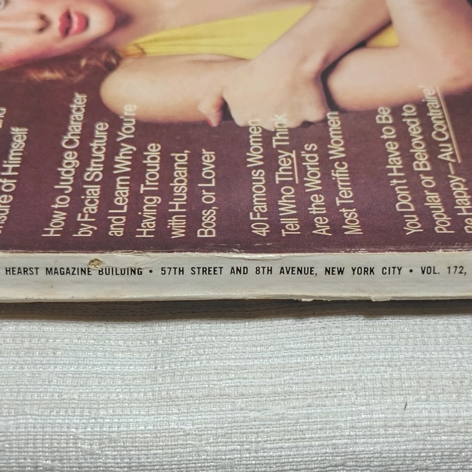 COSMOPOLITAN  MAGAZINE, Vintage April 1972 Burt Reynolds Centerfold Foto 3 de 4