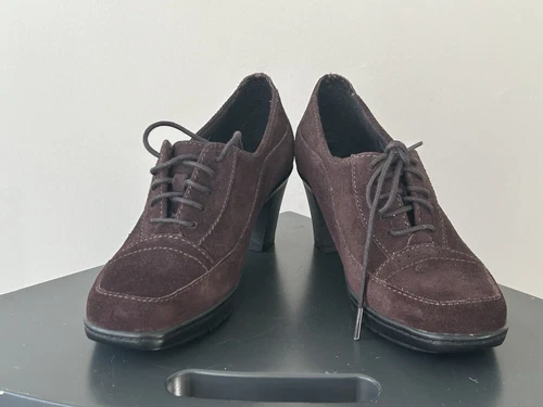 Stivaletti stringati Oxford Clarks Bendables taglia 6M marroni in pelle scamosciata