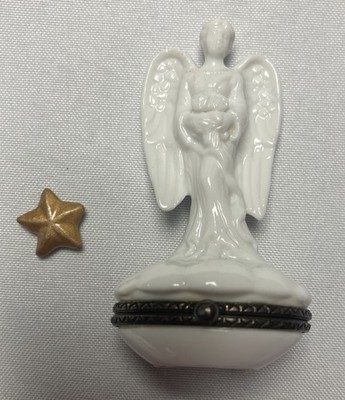 Midwest Cannon Falls White Angel with Flowers Porcelain Trinket Box 3.25  EUC