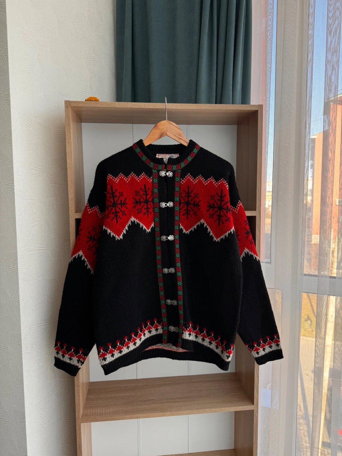VTG Nordman Land of Midnightsun 80’s Wool Clasps Sweater