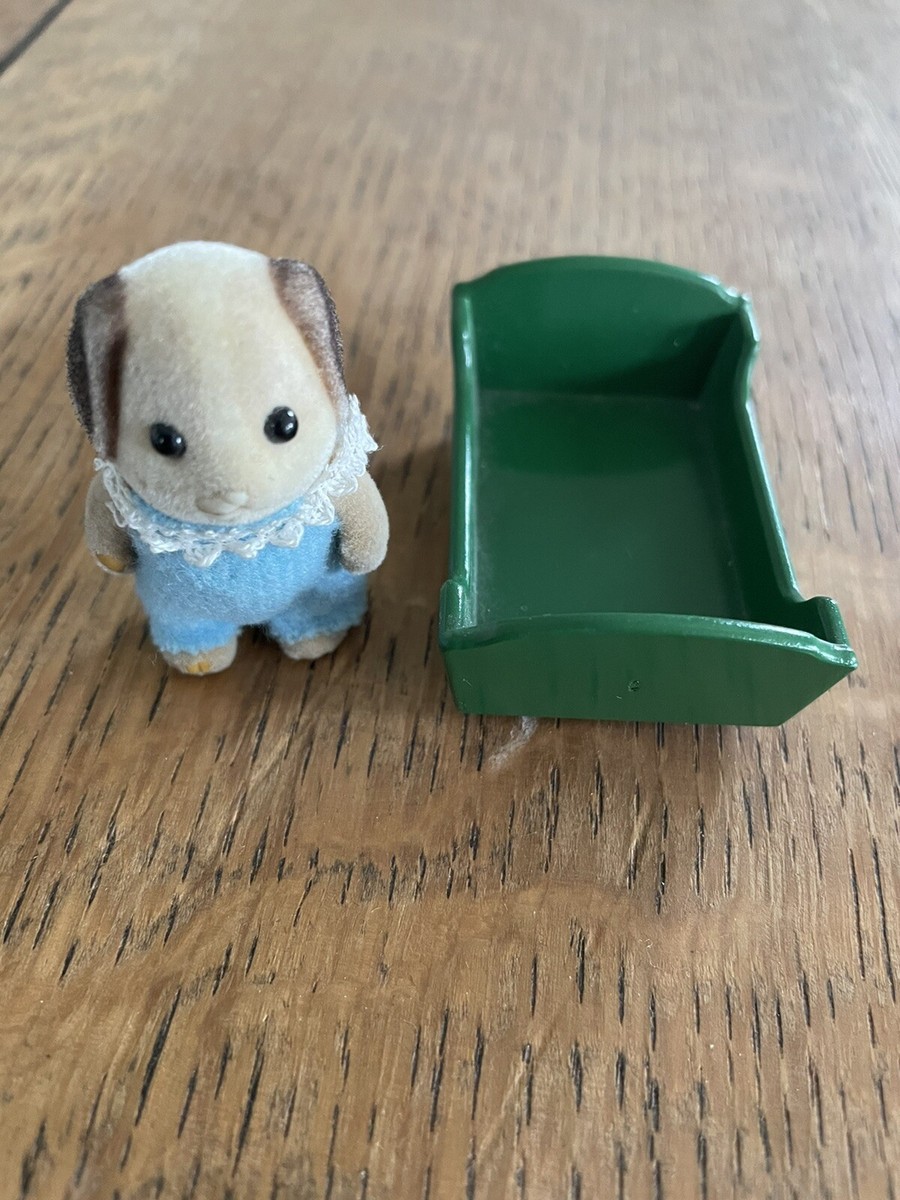 SYLVANIAN FAMILIES BEAGLE DOG FAMILY BABY COT RARE VINTAGE CALICO