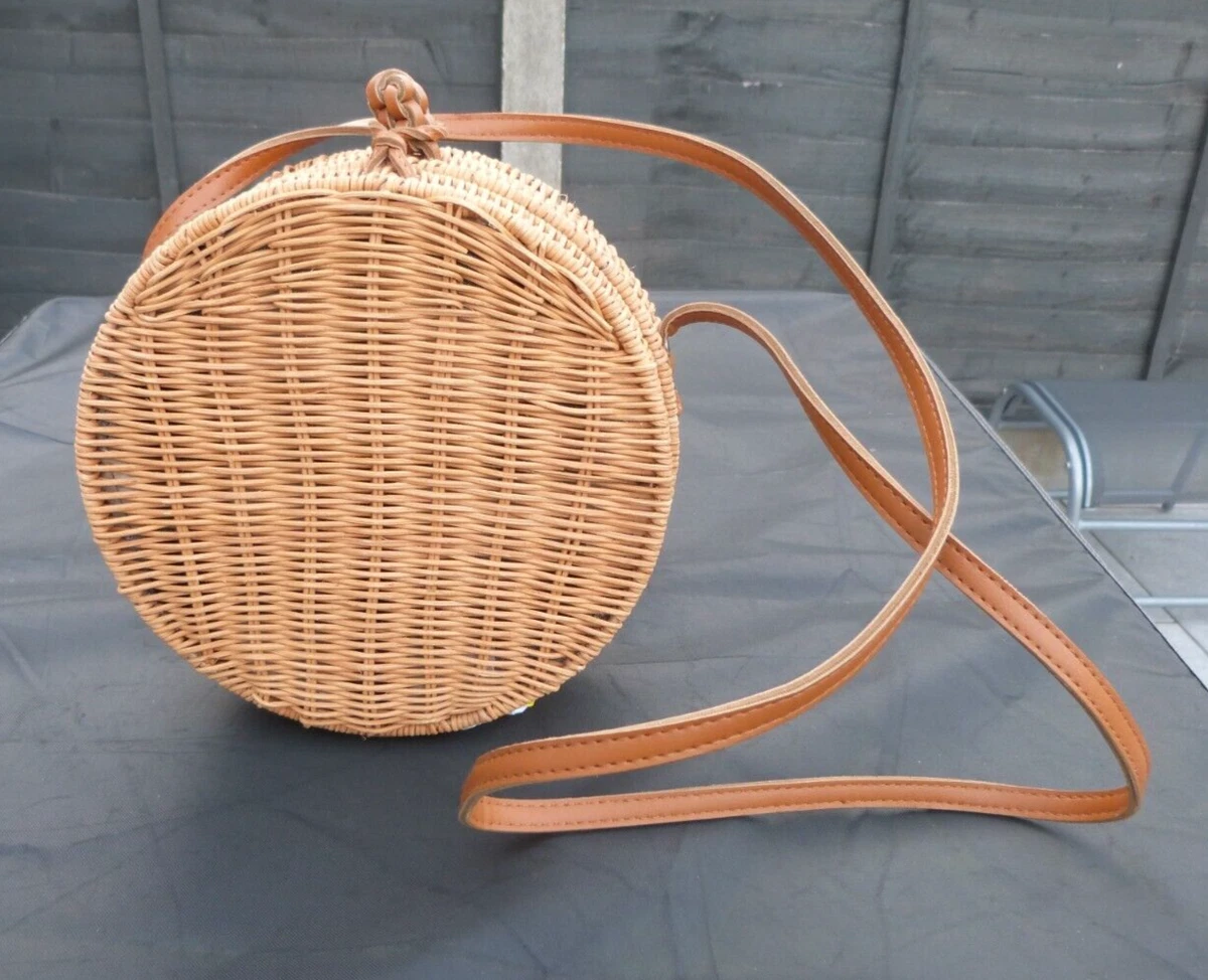 Small round straw bag discount