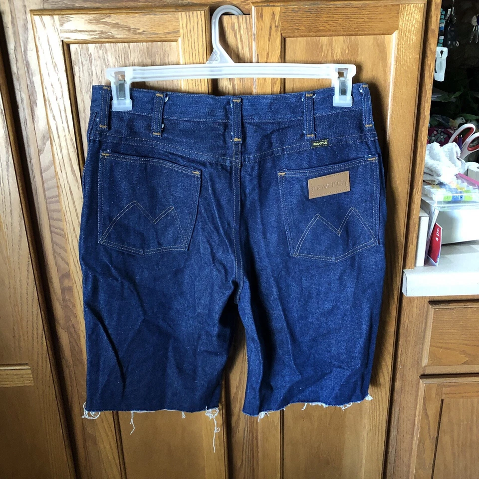 Maverick Vintage Women’s High Waisted Dark Denim Cut-Off Bermuda Shorts Size 33 - Image 4 of 4