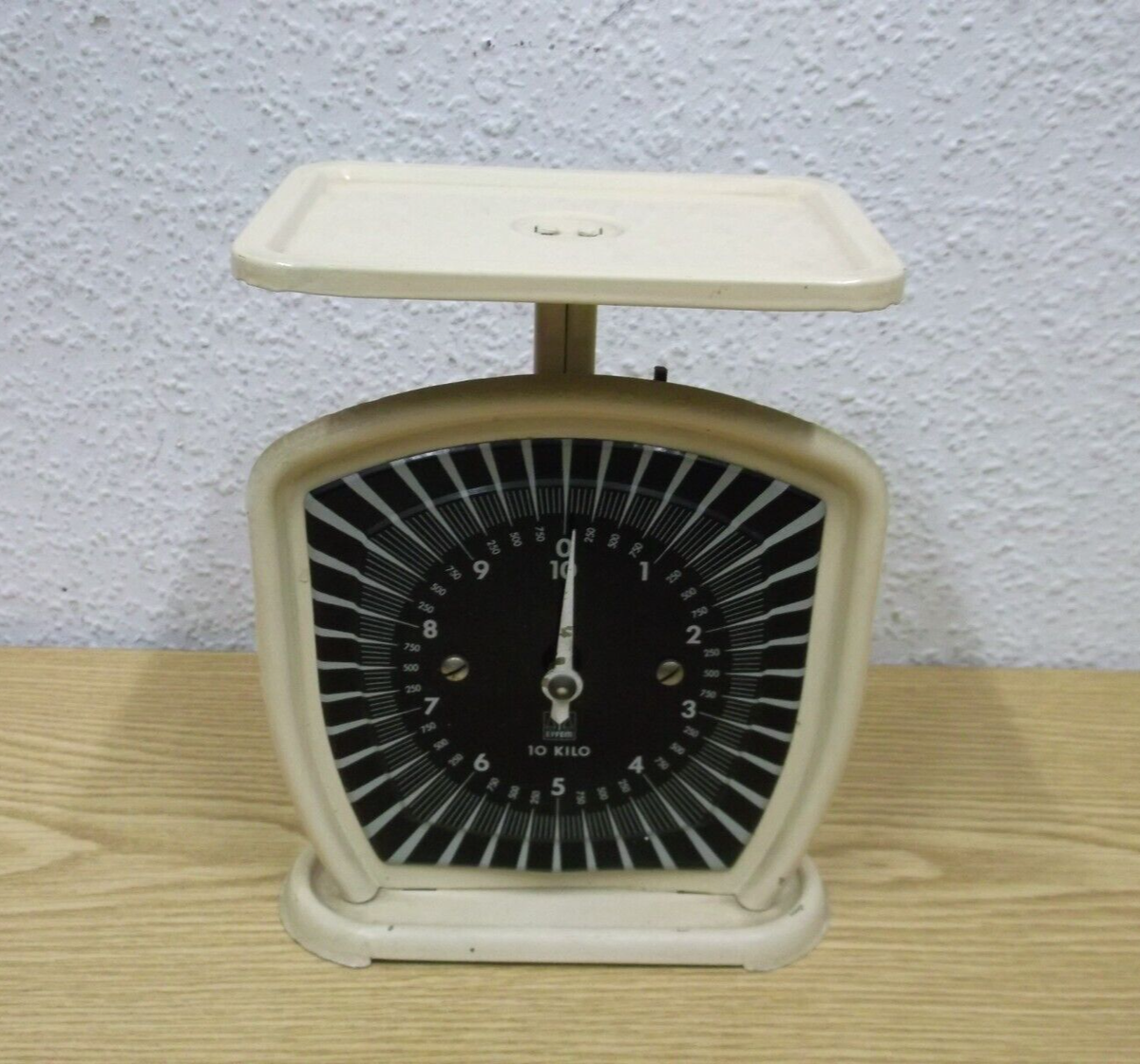 40er 50er Effem Haushalts-Küchenwaage 10 kg. hellbeige Metall 40s 50s Vintage