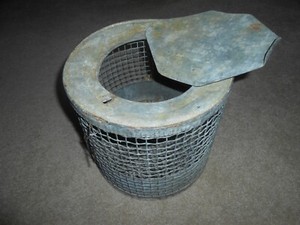 Unique Vintage Galvanized Fishing Live Bait Minnow Fishing (cool man cave item)