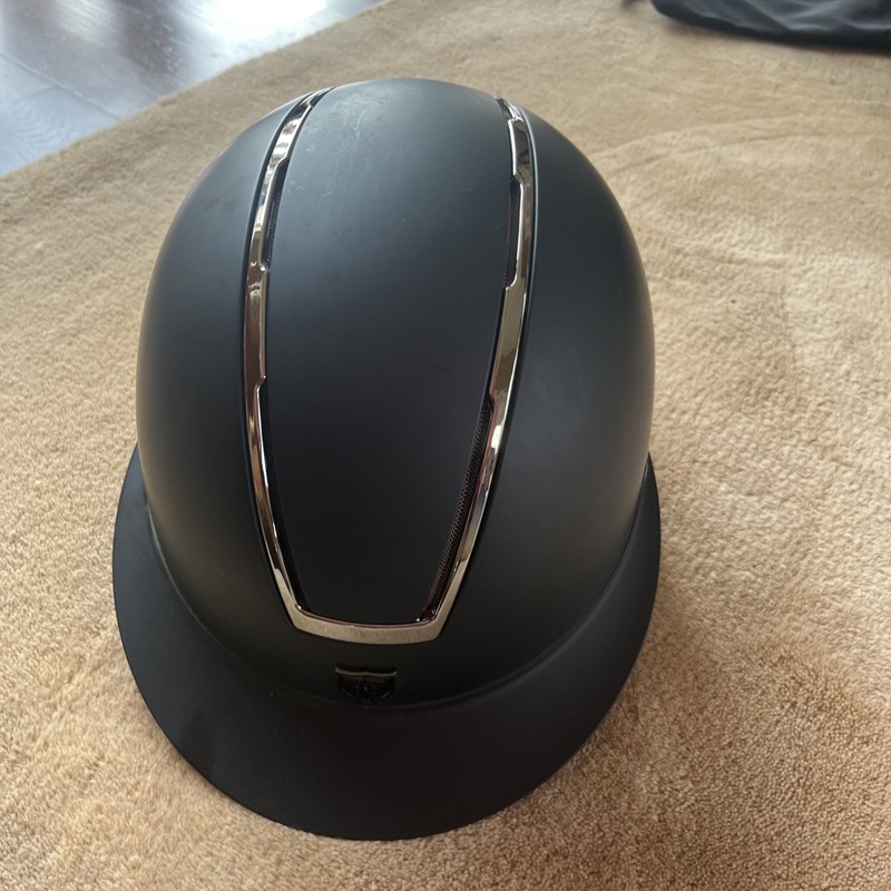 Tipperary Windsor Brim Helmet MIPS Black S Small with storage bag. 
