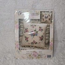 Candamar Designs Candlewicking Embroidery Kit Floral Bouquet Pillow 80342 NOS
