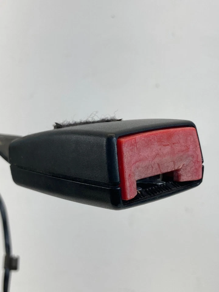 1998-2004 Audi A6 Quattro Front Right Side Seat Belt Buckle 4B0857756F OEM - Изображение 4 из 4