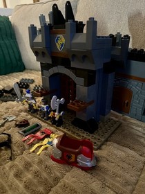 LEGO DUPLO Knight Castle 4777 &ndash; Excellent &ndash; Near Complete w/ Figures & Weapons