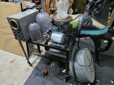 Antichi vasi sottovuoto scientifici con oscilloscopio a raggi catodici Welch e pompa Wegner