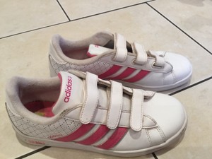 girls adidas trainers size 4