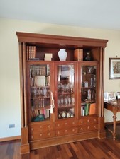 Armadio/libreria in legno con 3 ante e 6 cassetti, restaurato. Stile impero