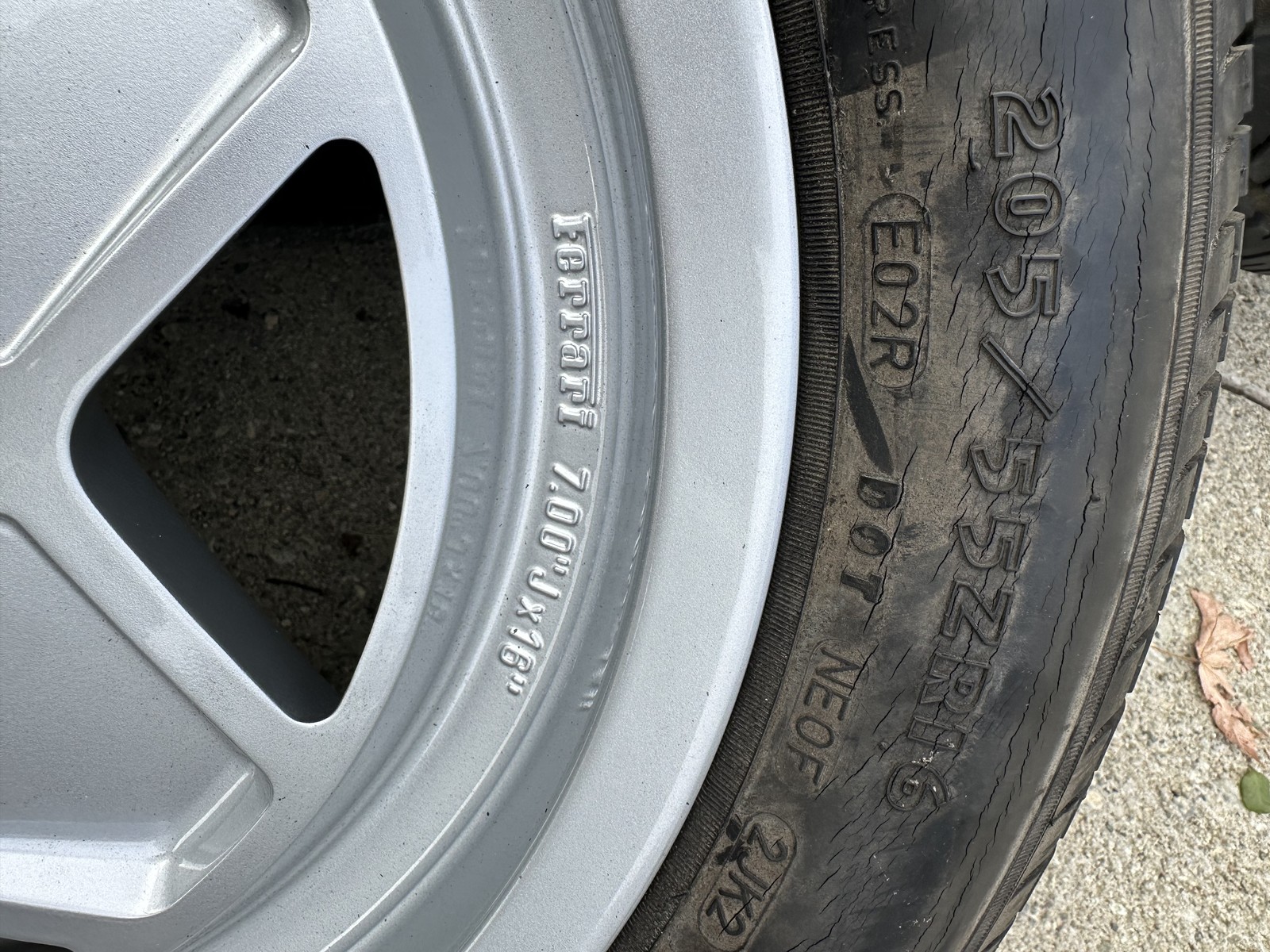 4 x Ferrari 328 GTB 1989 Original Wheels With Original Tires