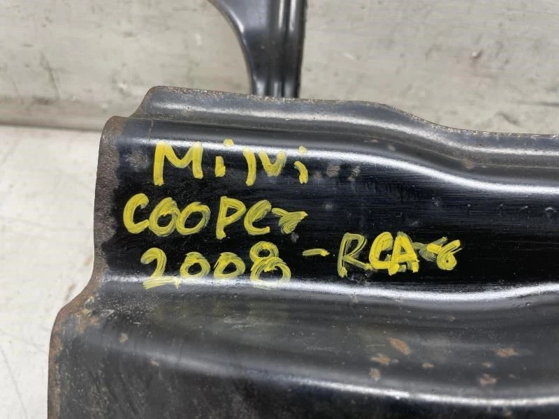 Mini Cooper HT R56 2007 parachoques trasero refuerzo OEM+ Foto 3 de 4