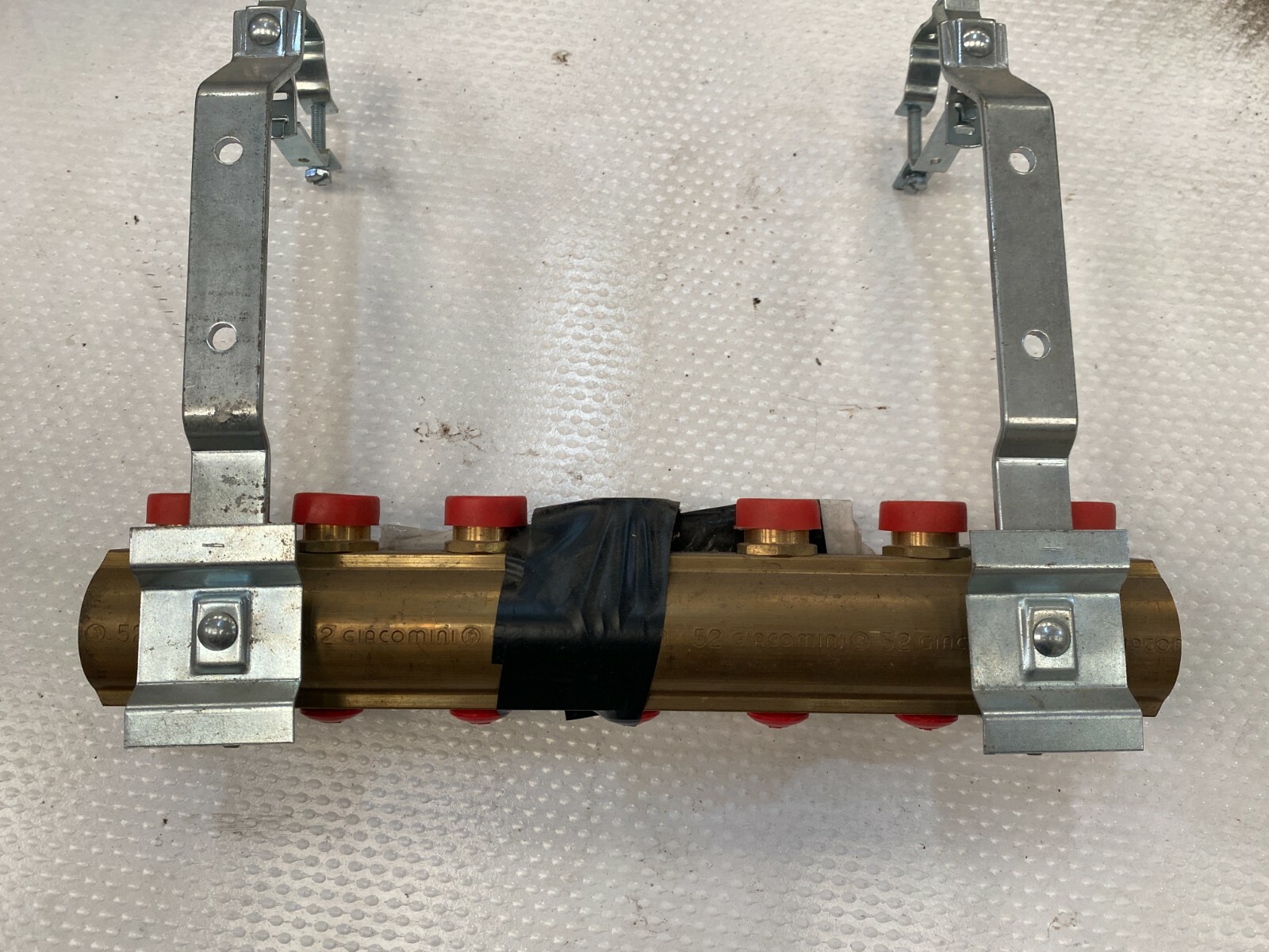 Collecteur climatisation R553D de GIACOMINI haute précision pour réseau hydrocâblé