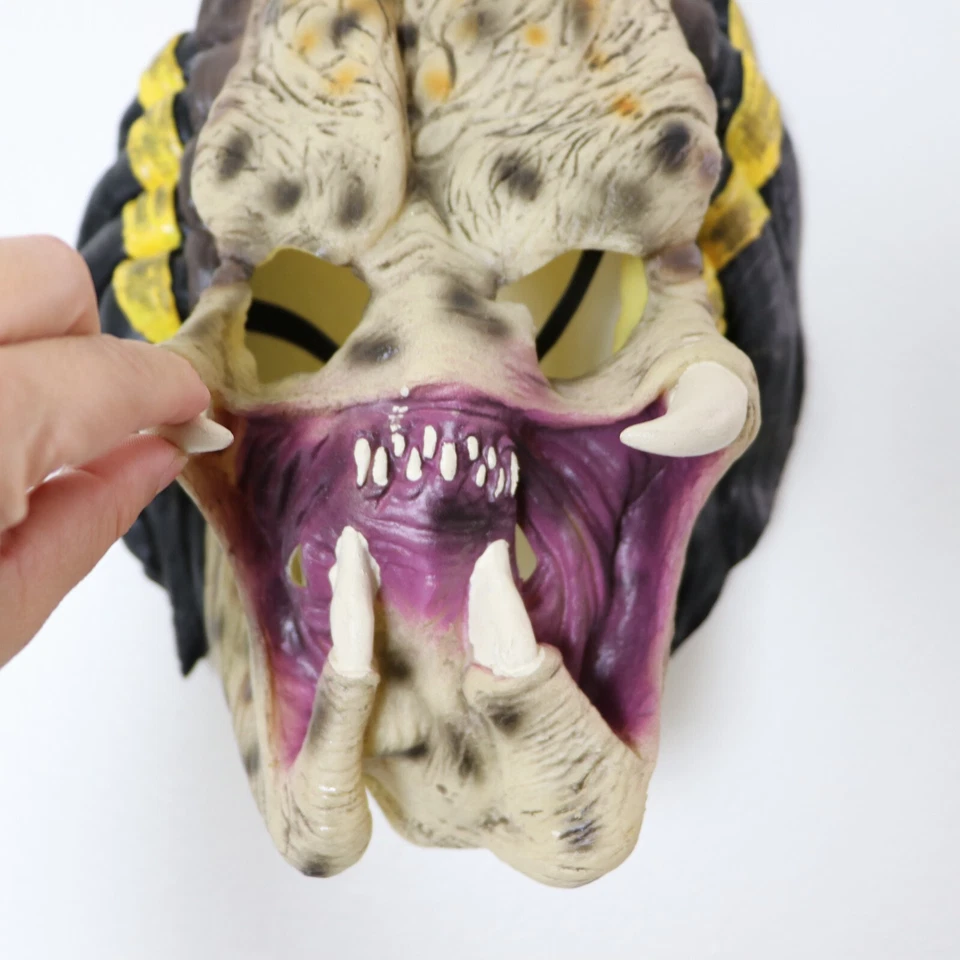 Aliens vs Predator 2004 20th Century Fox Adult 3/4 Vinyl Predator Mask Halloween - Image 2 of 4