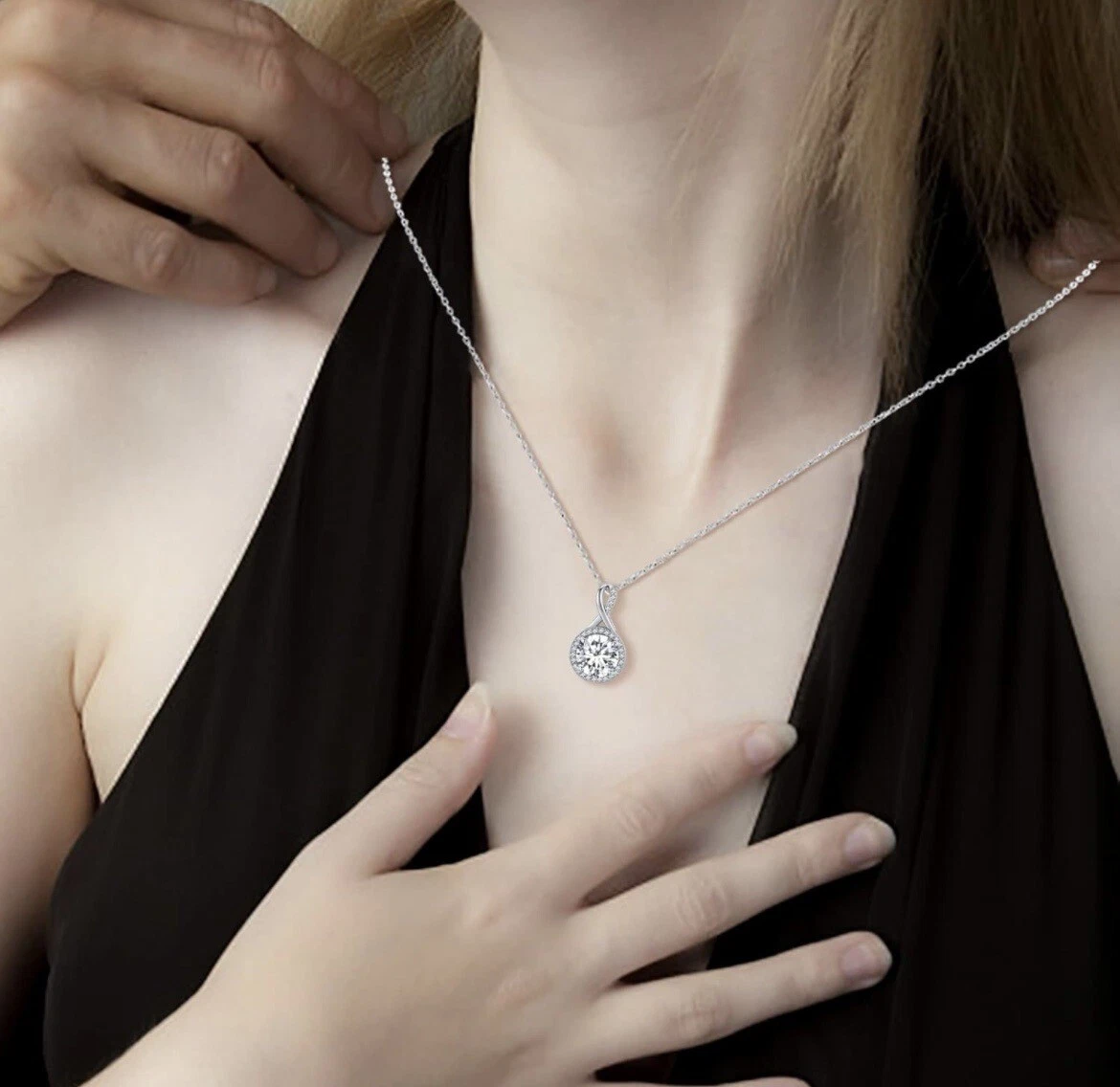Lavumo necklace on sale