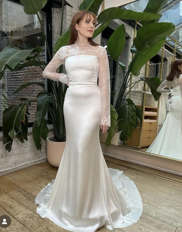 Vestidos de novia de sirena de satén de seda con apliques de encaje de mangas largas Foto 2 de 4