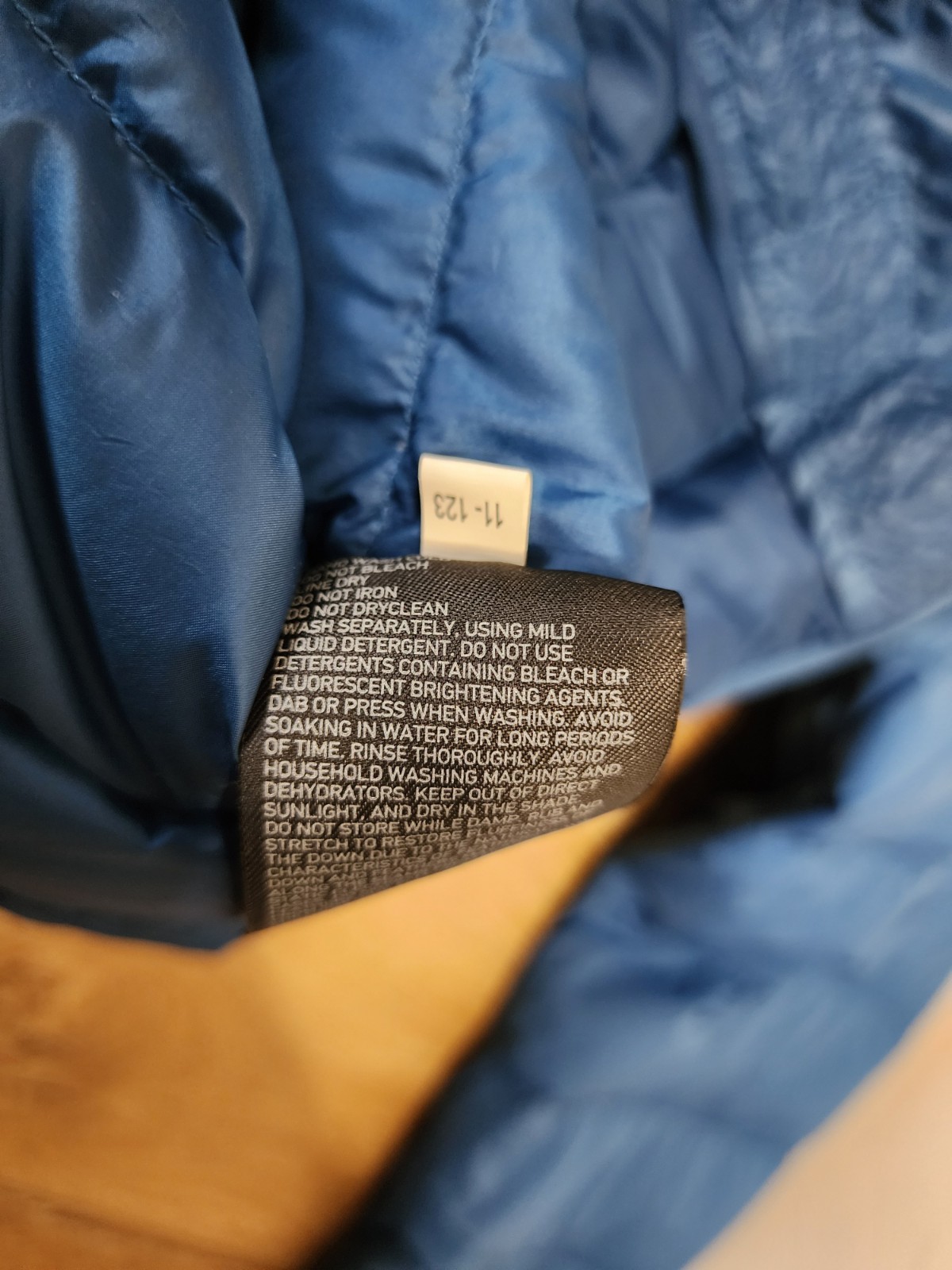 RARE BLUE Uniqlo Men’s M Ultra Light Down Puffer Jacket Packable image 6