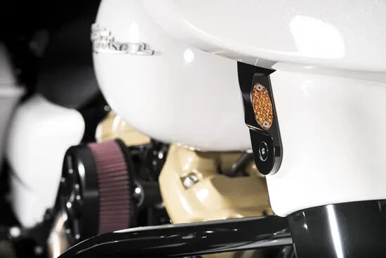 Черные передние светодиодные указатели поворота Pro One для Harley Ultra Classic низкие 15–16 - Изображение 2 из 4