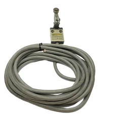 NEW Omron 5A 250VAC SPDT General Purpose Limit Switch D4C-1720 