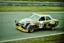 PHOTO  BRANDS HATCH -  NICK MAY'S 1850 CC FORD ESCORT RS1600 OF GERRY EDMONDS IN