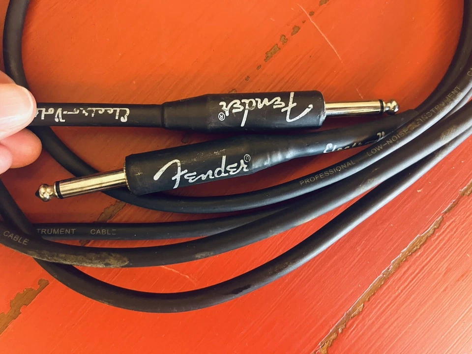 Cable de instrumento profesional de bajo ruido Fender Electro Volt 18 pies Foto 2 de 4
