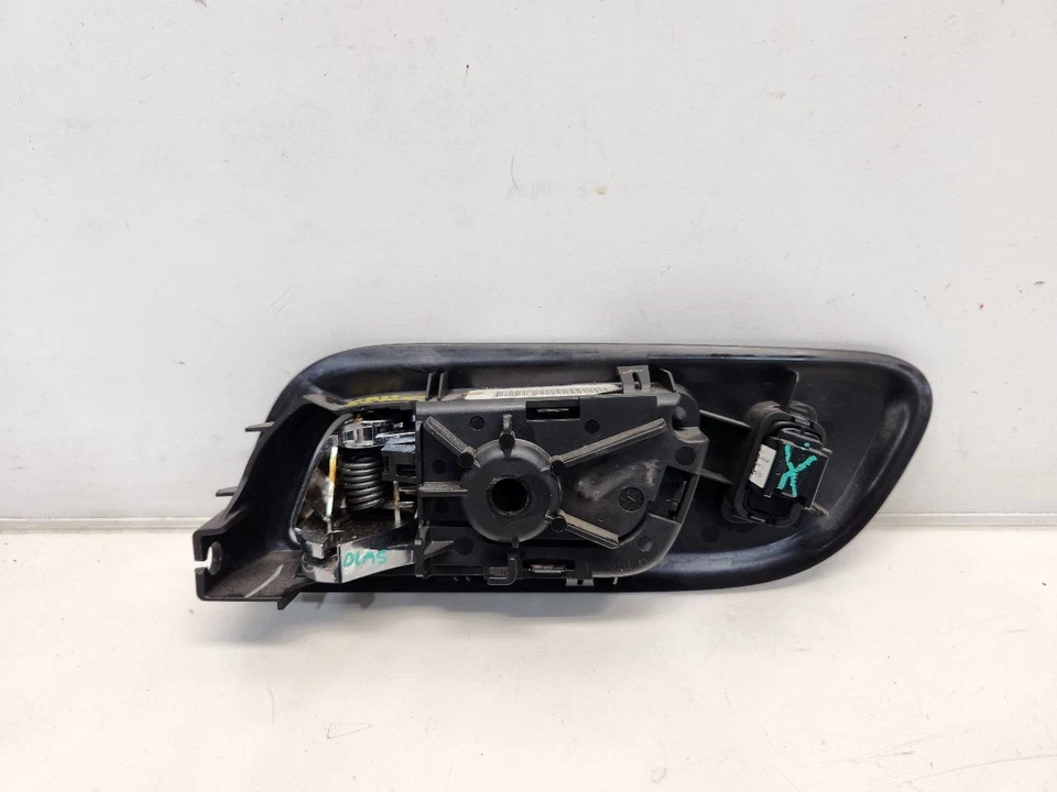 Manija de puerta interior delantera derecha para pasajero Ford Taurus 2014 con cerraduras eléctricas Foto 4 de 4