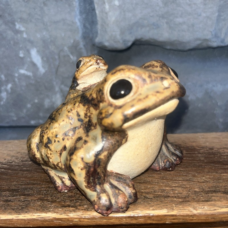 Vintage  Stoneware Pottery Figurine   Frog with Baby Toad