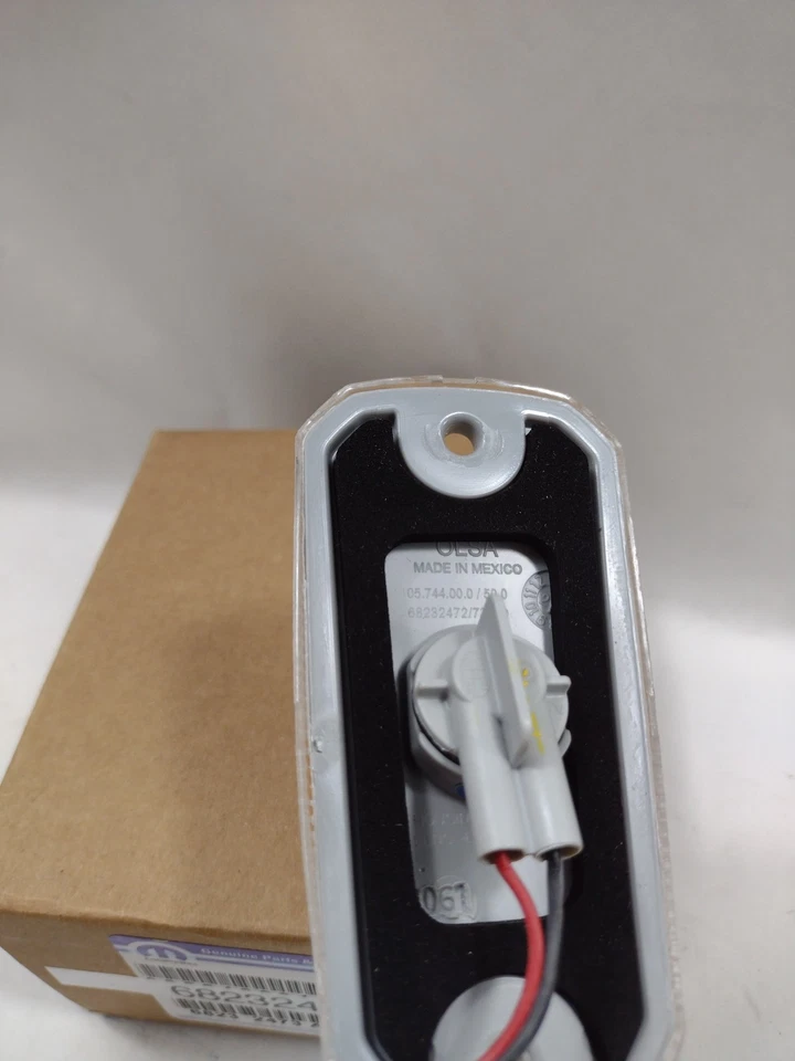 Luz marcadora de cabine genuína OEM 2014-2020 Ram Promaster 1500 2500 3500 68232473AD - Imagem 4 de 4
