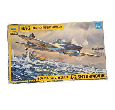 Zvezda 1/48 4825 Il-2 Shturmovik Wie Neu