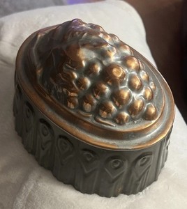 Antique country 19thc English copper top tin pudding mold w cluster of grapes