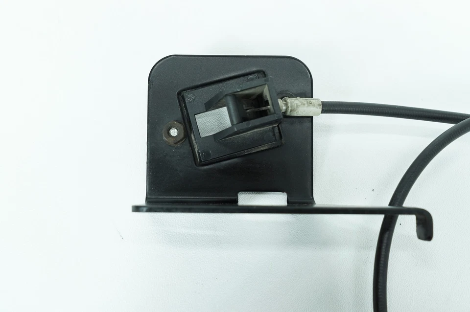 Harley Touring Electra Ultra 2010 OEM Varilock soporte de montaje de resorte de gasolina y cable Foto 4 de 4