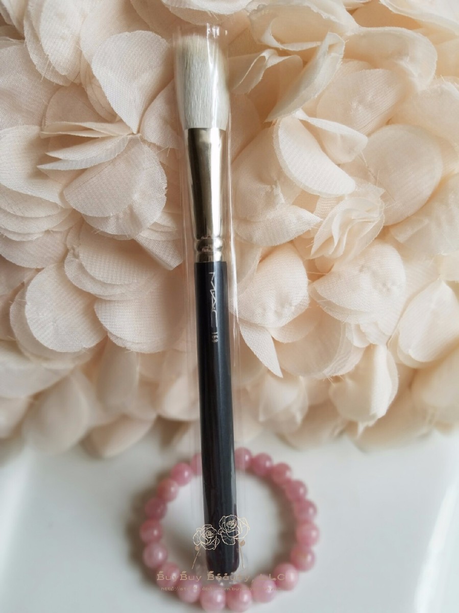 MAC 168 Large Angled Contour Brush Discontinued