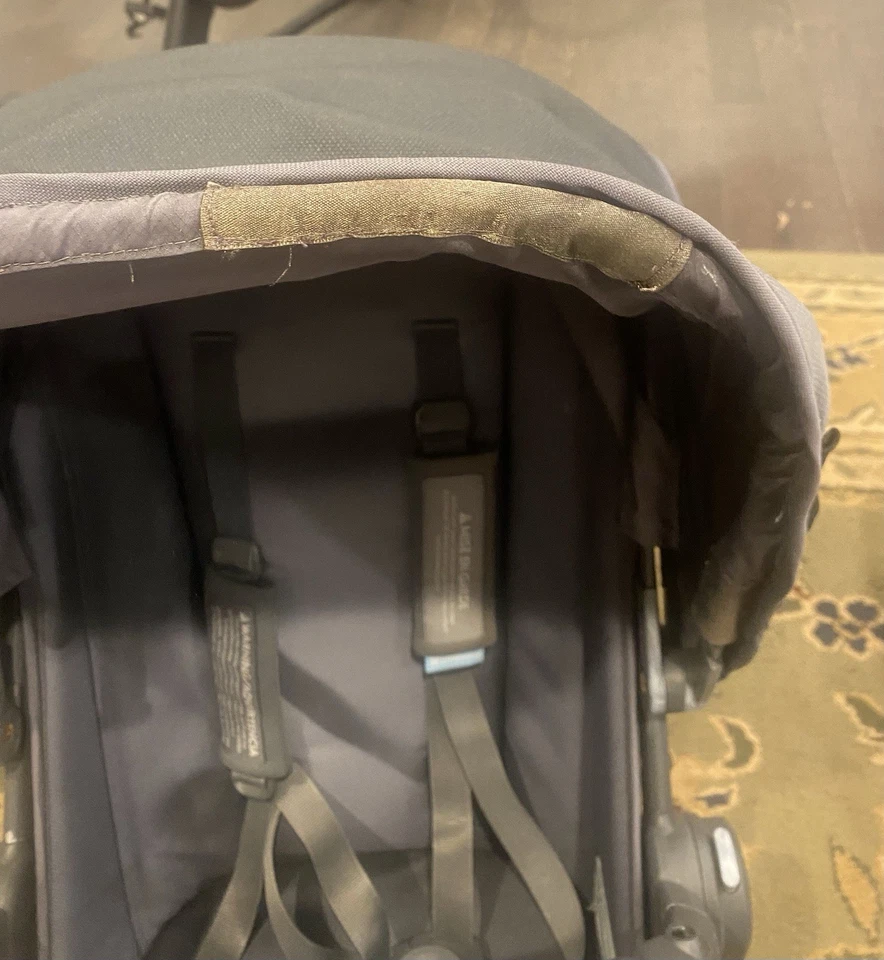 Asiento Principal Uppababy Cruz V2, Toldo y Barra de Regazo de Plástico Ver Descripción Foto 2 de 4