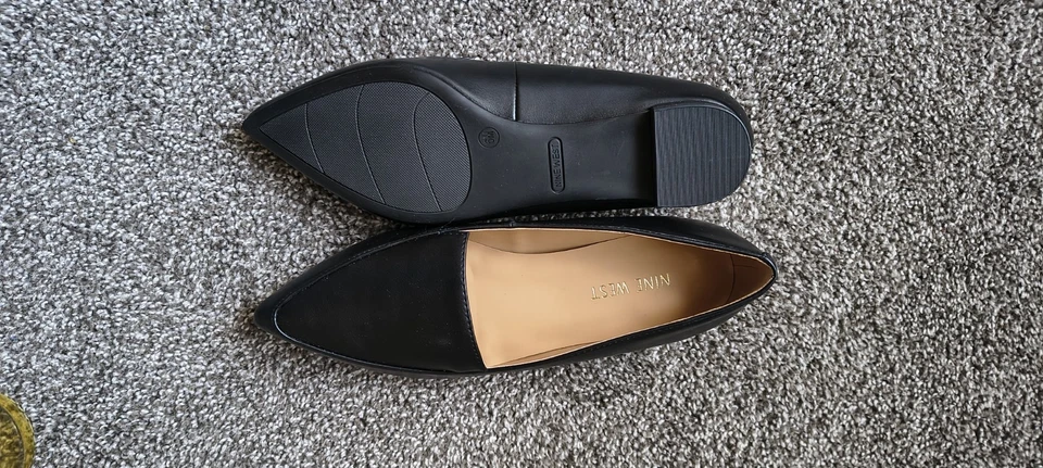 Mocasines planos Nine West negros en punta talla 6 nuevos con etiquetas Foto 3 de 4