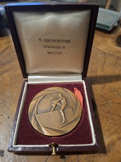 Médaille bronze ancienne – Offerte par le député Francis Leenhardt – Marseille –