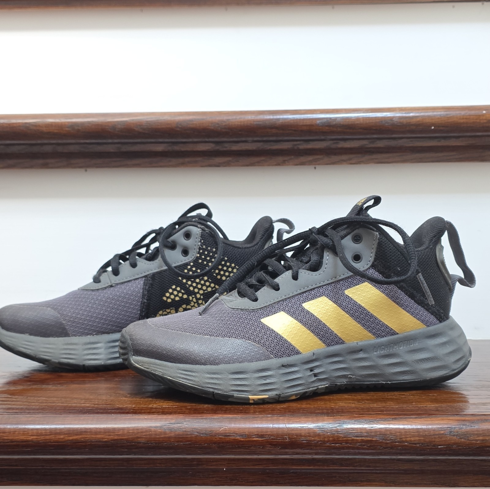 Gray/gold/black Boy
