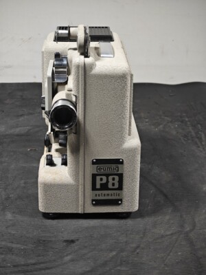Eumig P8 Automatic Projektor - Ungeprüft, Kratzern, Kein Zubehör